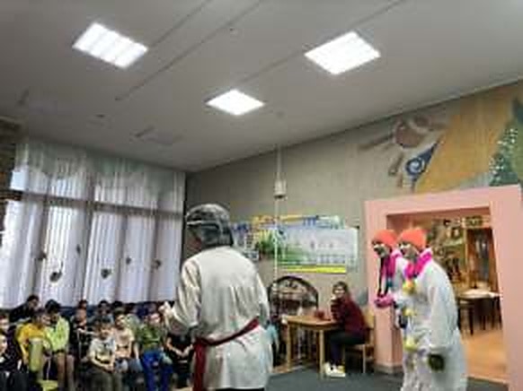Спектакль «Театра ВОСВОД УР» для детей Ижевского филиала Республиканского социально - реабилитационного центра для несовершеннолетних «Росток»