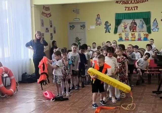 Занятия детьми по безопасному поведению на воде в весенний период