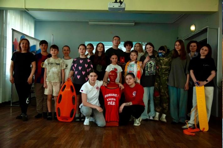 Спасатели ВОСВОД в гостях у детей